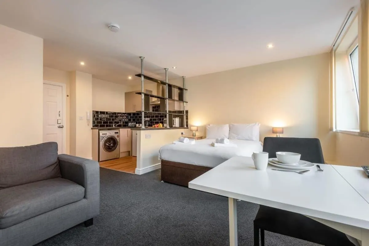 Modern & Bright Budget Studio In Central Doncaster Apartment 0*,