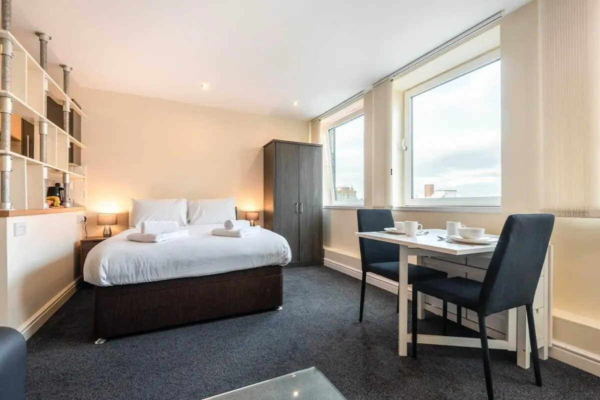 Modern & Bright Budget Studio In Central Doncaster Apartment