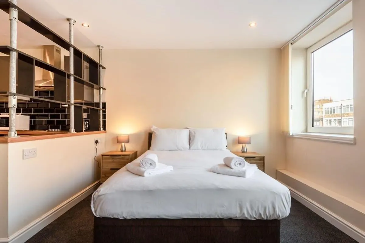 Modern & Bright Budget Studio In Central Doncaster Apartment