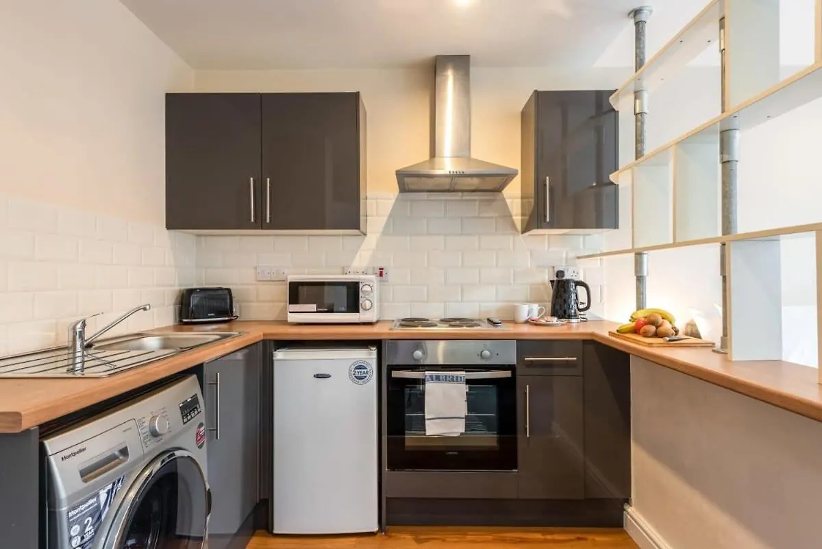 Modern & Bright Budget Studio In Central Doncaster Apartment