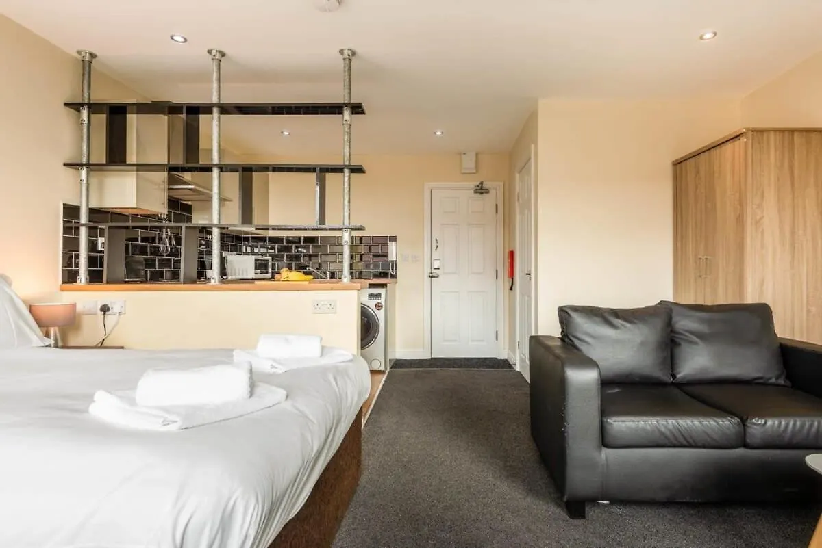 Modern & Bright Budget Studio In Central Doncaster Apartment